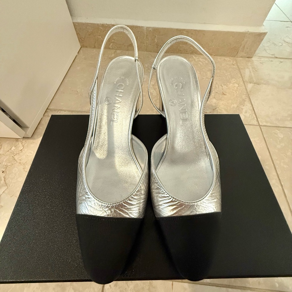 CHANEL Women's Silver and Black Heels size 38.5